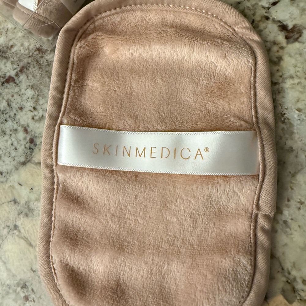 SkinMedica Facial Cleansing Cloths - Picture 4 of 6